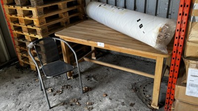 2 Packtische mit Besucherstuhl